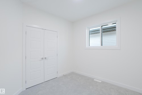 931 19 Avenue, Edmonton, AB - Indoor Photo Showing Other Room