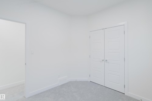 931 19 Avenue, Edmonton, AB - Indoor Photo Showing Other Room