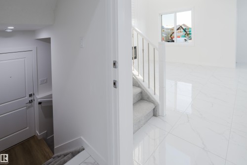 931 19 Avenue, Edmonton, AB - Indoor Photo Showing Other Room