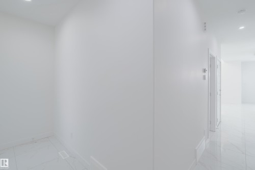 931 19 Avenue, Edmonton, AB - Indoor Photo Showing Other Room