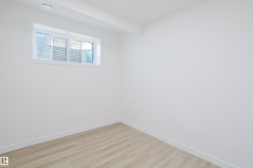 931 19 Avenue, Edmonton, AB - Indoor Photo Showing Other Room