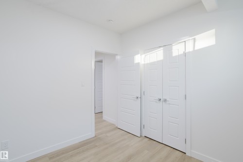 931 19 Avenue, Edmonton, AB - Indoor Photo Showing Other Room