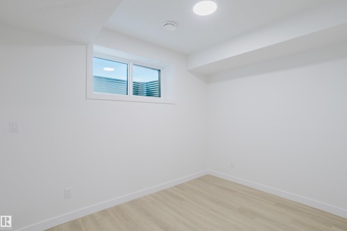 931 19 Avenue, Edmonton, AB - Indoor Photo Showing Other Room