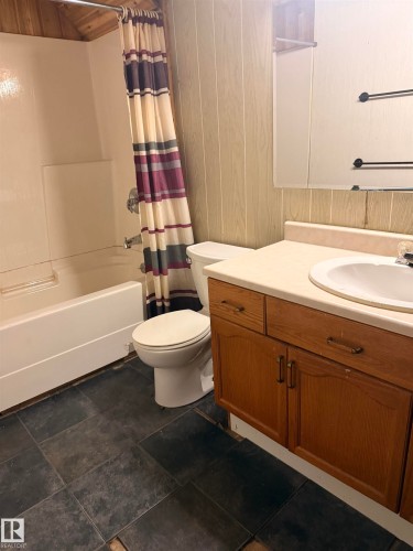 Edmonton, AB - Indoor Photo Showing Bathroom