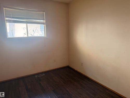 Edmonton, AB - Indoor Photo Showing Other Room
