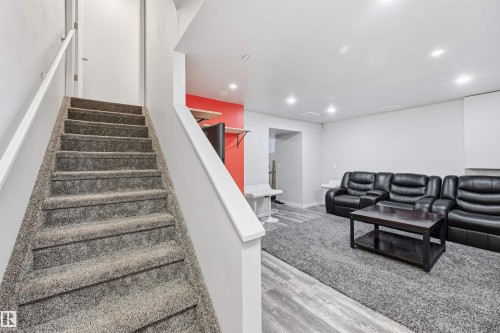 21017 60 Avenue Nw, Edmonton, AB - Indoor Photo Showing Other Room