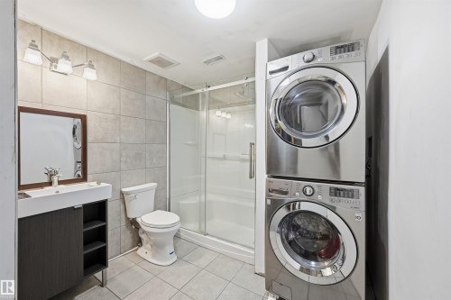 21017 60 Avenue Nw, Edmonton, AB - Indoor Photo Showing Laundry Room