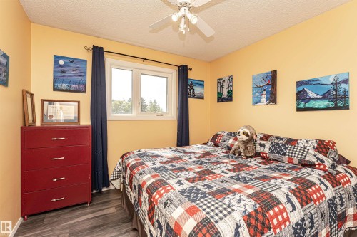 9007 102 Avenue, Morinville, AB - Indoor Photo Showing Bedroom