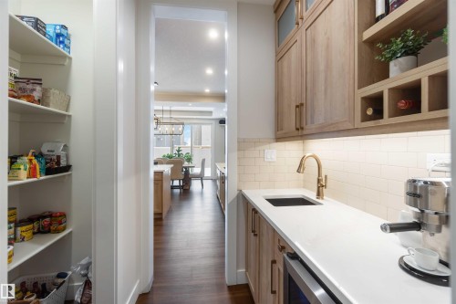 53 Deer Meadow Crescent, Fort Saskatchewan, AB - Indoor Photo Showing Kitchen