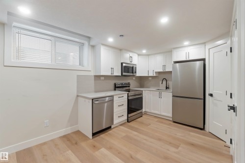 53 Deer Meadow Crescent, Fort Saskatchewan, AB - Indoor Photo Showing Kitchen
