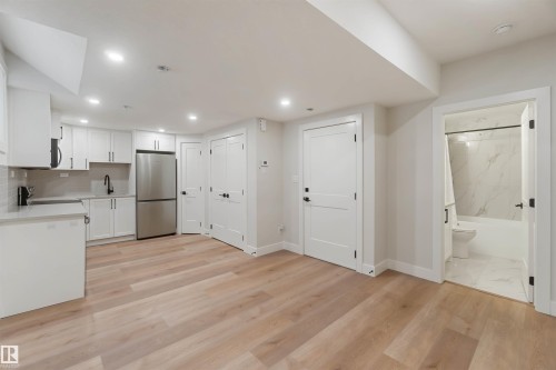 53 Deer Meadow Crescent, Fort Saskatchewan, AB - Indoor Photo Showing Kitchen
