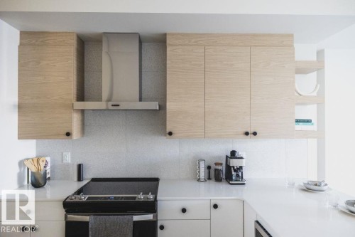 7477 Klapstein Crescent, Edmonton, AB - Indoor Photo Showing Kitchen