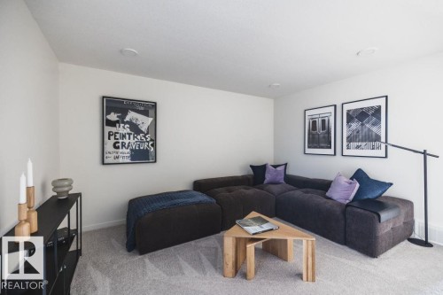 7477 Klapstein Crescent, Edmonton, AB - Indoor Photo Showing Living Room
