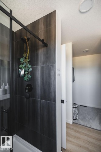 7477 Klapstein Crescent, Edmonton, AB - Indoor Photo Showing Bathroom