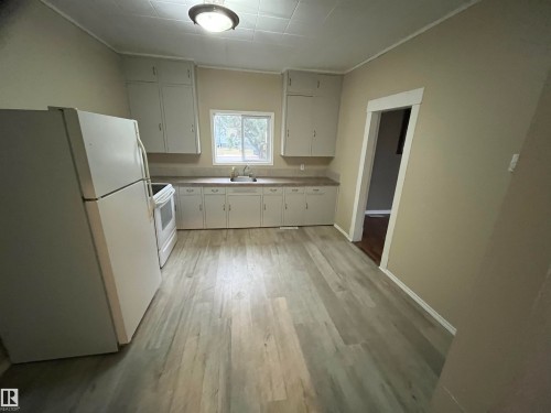 5102 53 Street, Daysland, AB - Indoor Photo Showing Kitchen