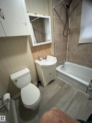 5102 53 Street, Daysland, AB - Indoor Photo Showing Bathroom