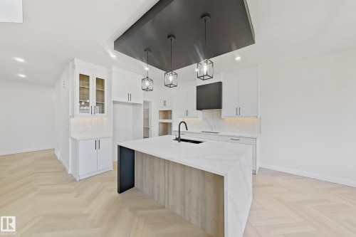 1558 Siskin Link Link, Edmonton, AB - Indoor Photo Showing Kitchen With Upgraded Kitchen