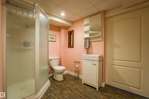 10903 132 Street, Edmonton, AB - Indoor Photo Showing Bathroom