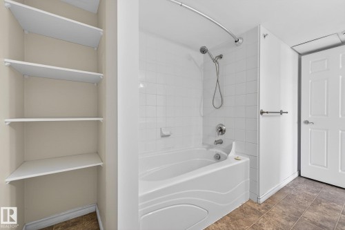 420 12110 106 Avenue, Edmonton, AB - Indoor Photo Showing Bathroom