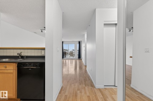 420 12110 106 Avenue, Edmonton, AB - Indoor Photo Showing Other Room