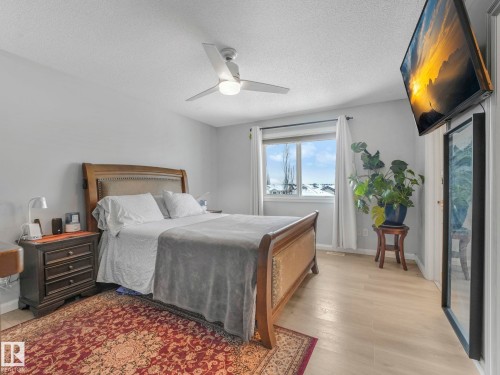 540 59 Street Sw, Edmonton, AB - Indoor Photo Showing Bedroom
