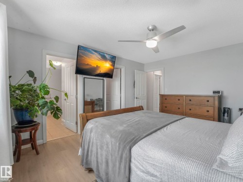 540 59 Street Sw, Edmonton, AB - Indoor Photo Showing Bedroom