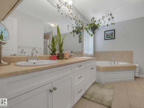 540 59 Street Sw, Edmonton, AB - Indoor Photo Showing Bathroom