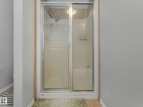 540 59 Street Sw, Edmonton, AB - Indoor Photo Showing Bathroom