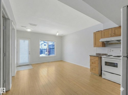 540 59 Street Sw, Edmonton, AB - Indoor Photo Showing Kitchen