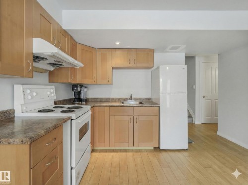 540 59 Street Sw, Edmonton, AB - Indoor Photo Showing Kitchen