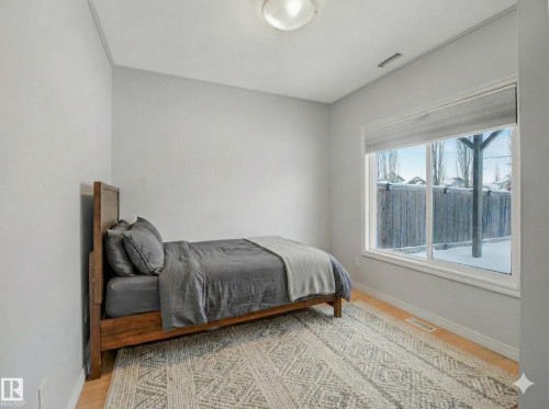 540 59 Street Sw, Edmonton, AB - Indoor Photo Showing Bedroom