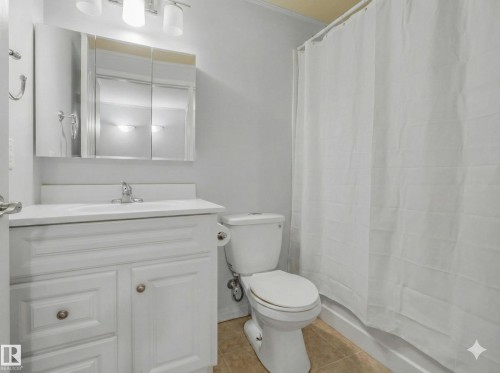 540 59 Street Sw, Edmonton, AB - Indoor Photo Showing Bathroom