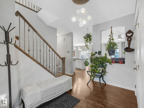 540 59 Street Sw, Edmonton, AB - Indoor Photo Showing Other Room