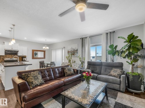 540 59 Street Sw, Edmonton, AB - Indoor Photo Showing Living Room