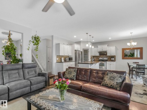 540 59 Street Sw, Edmonton, AB - Indoor Photo Showing Living Room