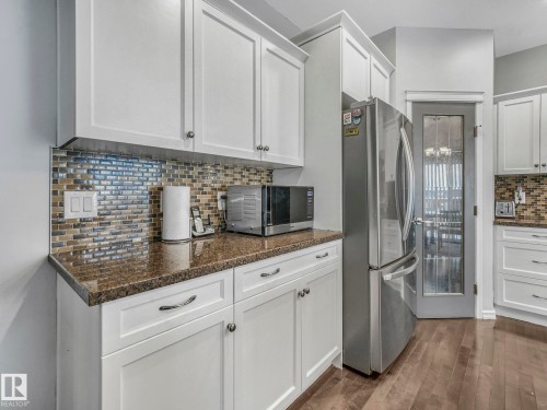 540 59 Street Sw, Edmonton, AB - Indoor Photo Showing Kitchen