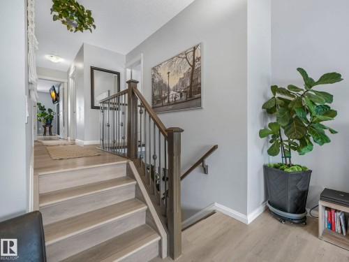 540 59 Street Sw, Edmonton, AB - Indoor Photo Showing Other Room