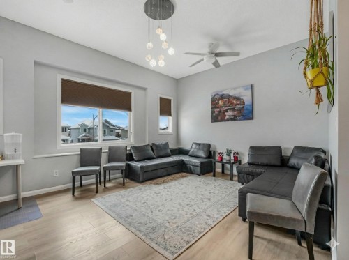 540 59 Street Sw, Edmonton, AB - Indoor Photo Showing Living Room