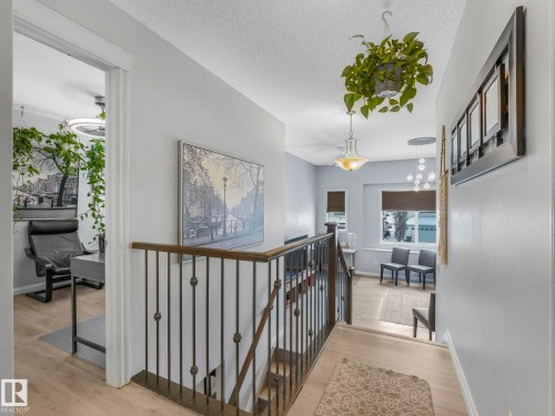 540 59 Street Sw, Edmonton, AB - Indoor Photo Showing Other Room