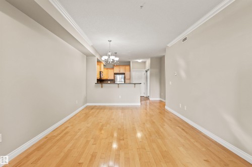 112 12408 15 Avenue, Edmonton, AB - Indoor Photo Showing Other Room
