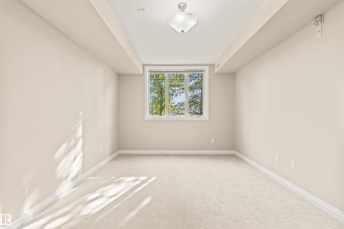 112 12408 15 Avenue, Edmonton, AB - Indoor Photo Showing Other Room