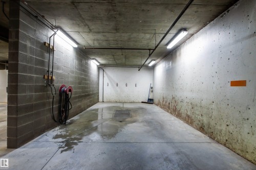 112 12408 15 Avenue, Edmonton, AB - Indoor Photo Showing Garage
