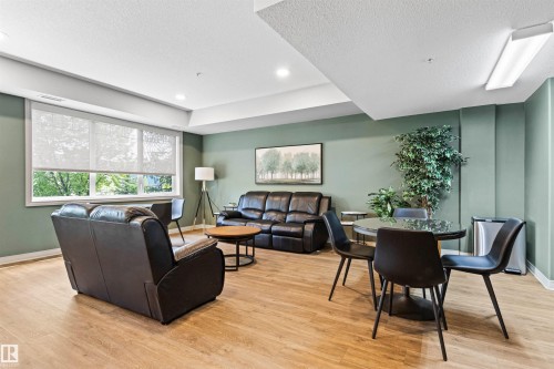 112 12408 15 Avenue, Edmonton, AB - Indoor Photo Showing Other Room
