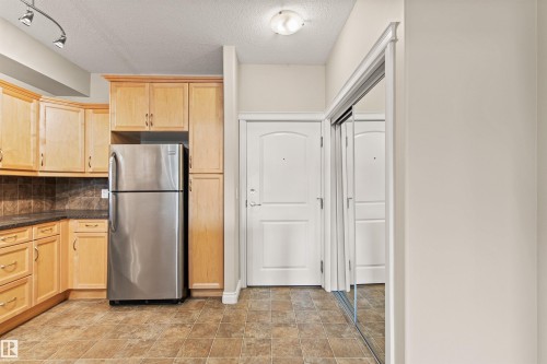 112 12408 15 Avenue, Edmonton, AB - Indoor Photo Showing Kitchen