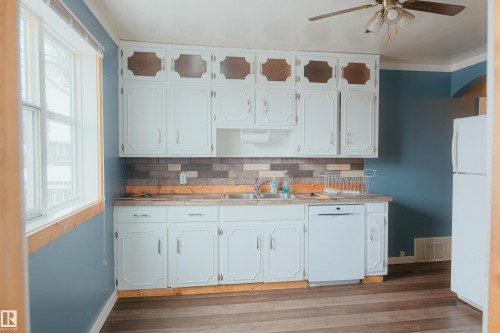 4503 53 Avenue, Barrhead, AB - Indoor Photo Showing Kitchen With Double Sink