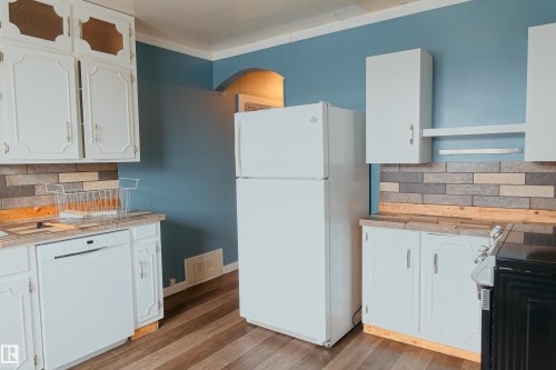 4503 53 Avenue, Barrhead, AB - Indoor Photo Showing Kitchen With Double Sink