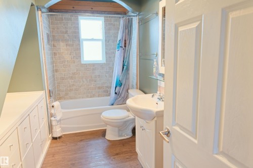 4503 53 Avenue, Barrhead, AB - Indoor Photo Showing Bathroom
