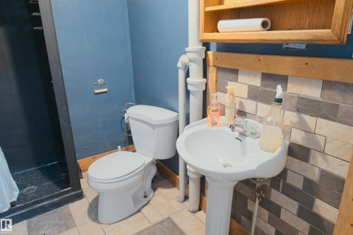 4503 53 Avenue, Barrhead, AB - Indoor Photo Showing Bathroom