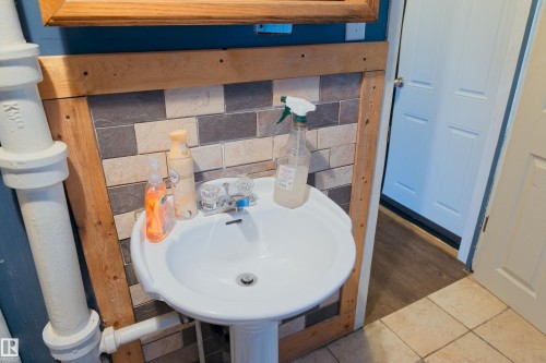 4503 53 Avenue, Barrhead, AB - Indoor Photo Showing Bathroom