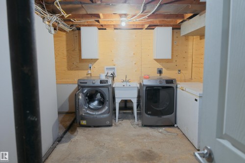 4503 53 Avenue, Barrhead, AB - Indoor Photo Showing Laundry Room